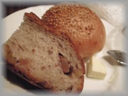 くるみと胡麻のパン.jpg